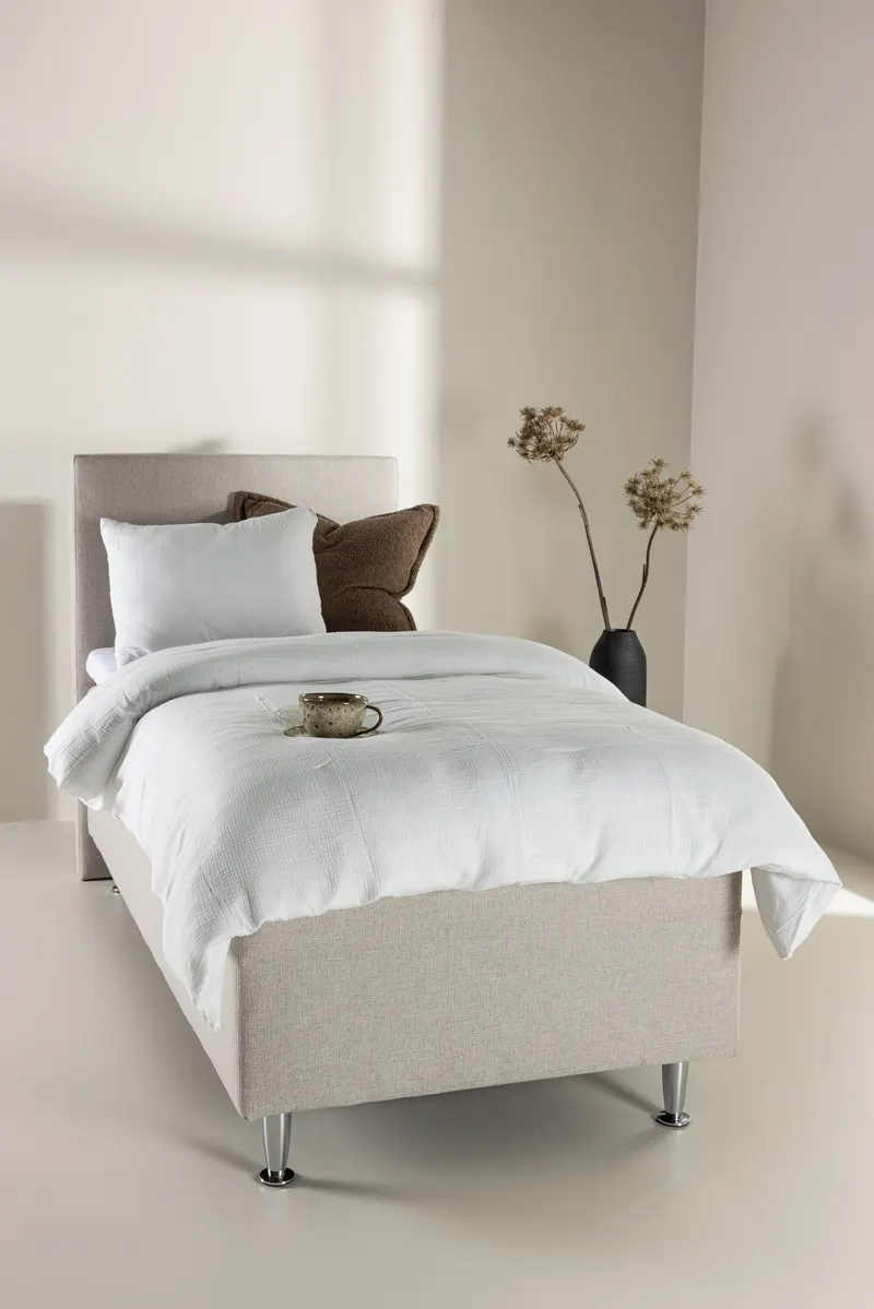 Mesa Polsterbett mit hohem Kopfteil in 200 × 66 × 90 cm, Beige, Gestell Champagner, im Wohnraum, Ansicht 1