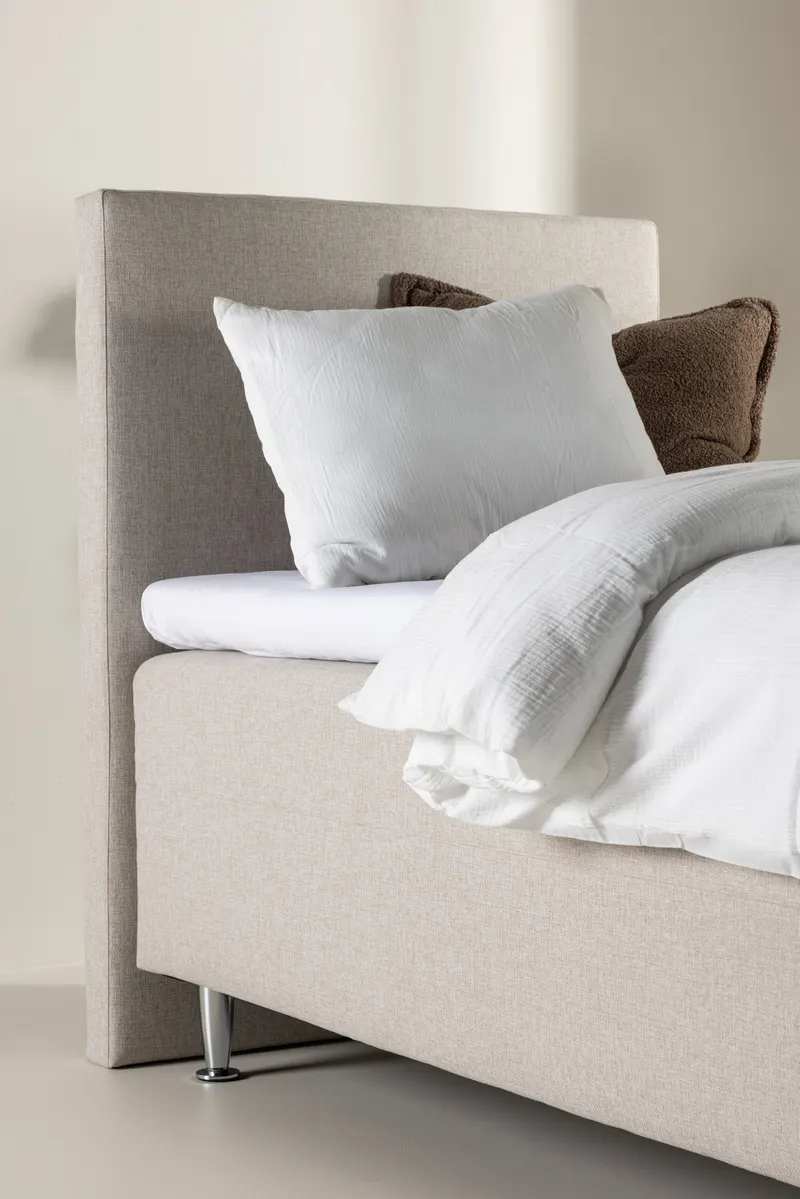 Mesa Polsterbett mit hohem Kopfteil in 200 × 66 × 90 cm, Beige, Gestell Champagner, im Wohnraum, Ansicht 2