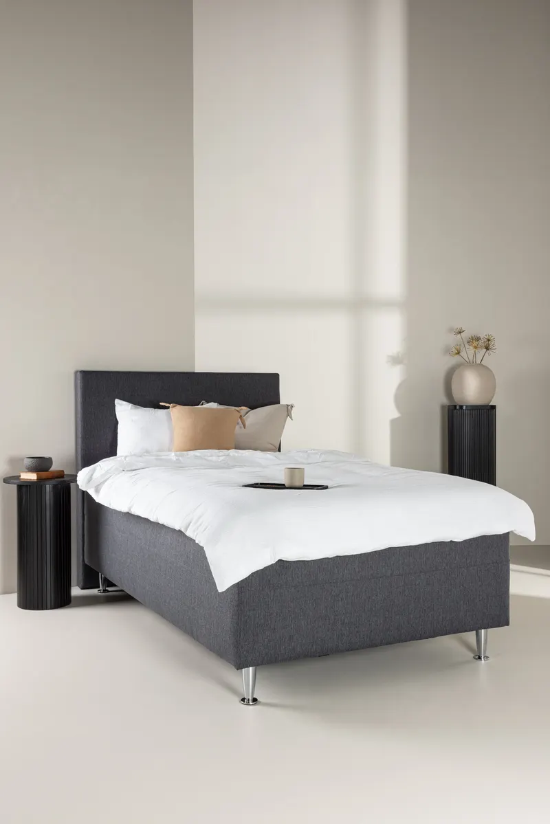 Mesa Polsterbett mit hohem Kopfteil in 200 × 66 × 120 cm, Dunkelgrau, Gestell Champagner, im Wohnraum, Ansicht 1