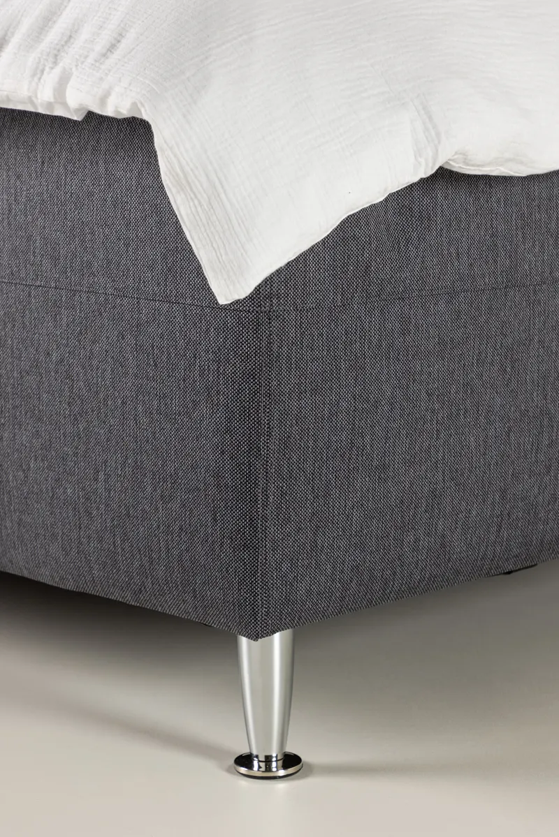 Mesa Polsterbett mit hohem Kopfteil in 200 × 66 × 120 cm, Dunkelgrau, Gestell Champagner, im Wohnraum, Ansicht 3