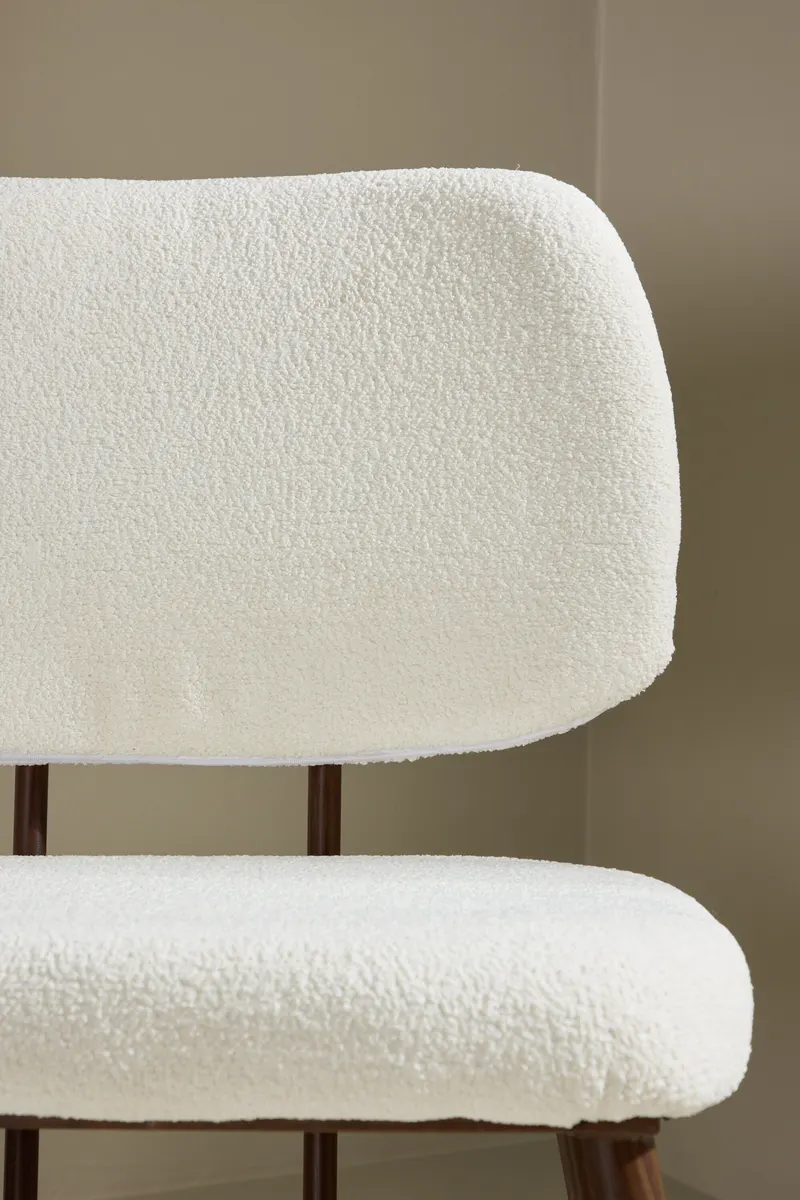 Midland Sessel aus Bouclé mit Stahlbeinen, im Wohnraum, Ansicht 3