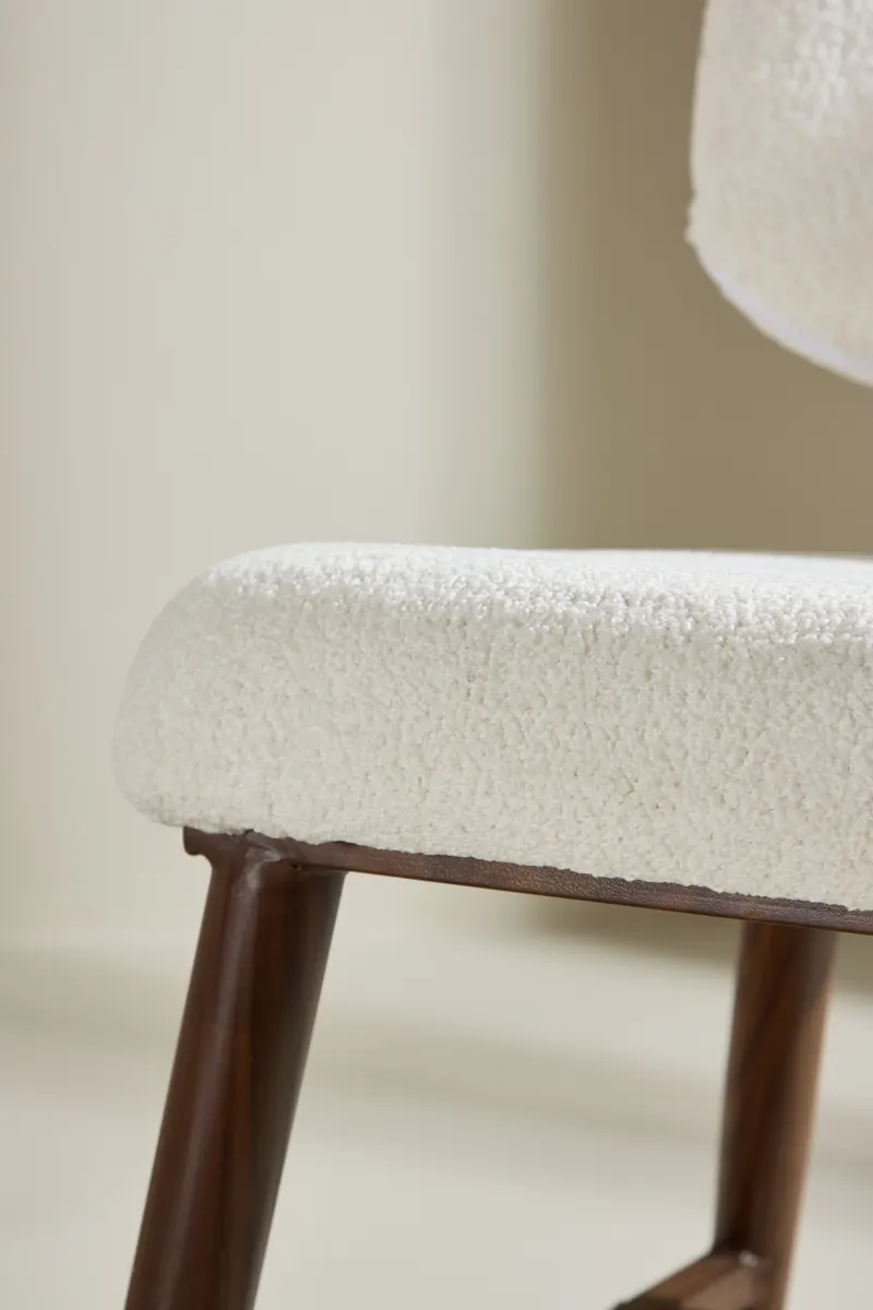 Midland Sessel aus Bouclé mit Stahlbeinen, im Wohnraum, Ansicht 4