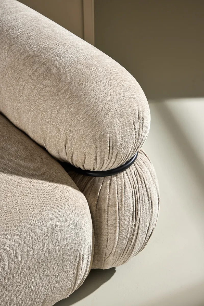 Mika Sofa-Modul mit gerundeten Polsterrollen in 95 × 70 × 95 cm, links, im Wohnraum, Ansicht 3
