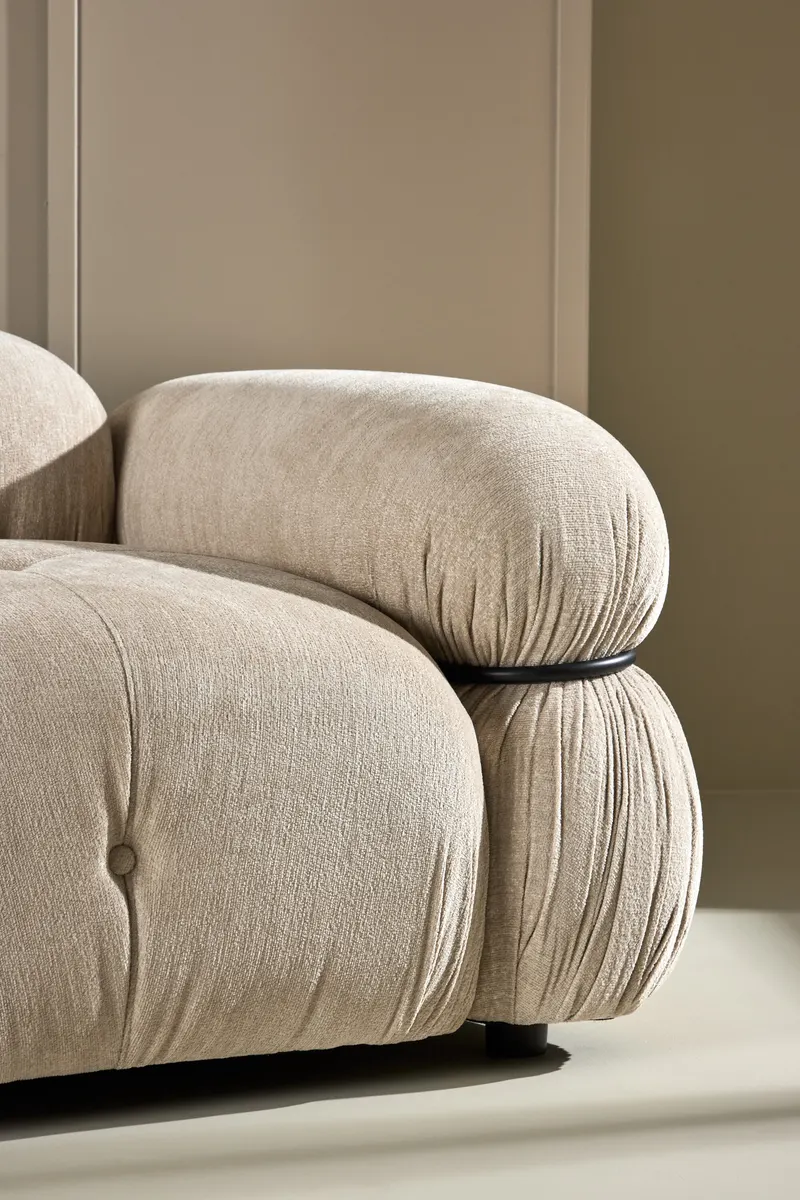Mika Sofa-Modul mit gerundeten Polsterrollen in 95 × 70 × 95 cm, links, im Wohnraum, Ansicht 2