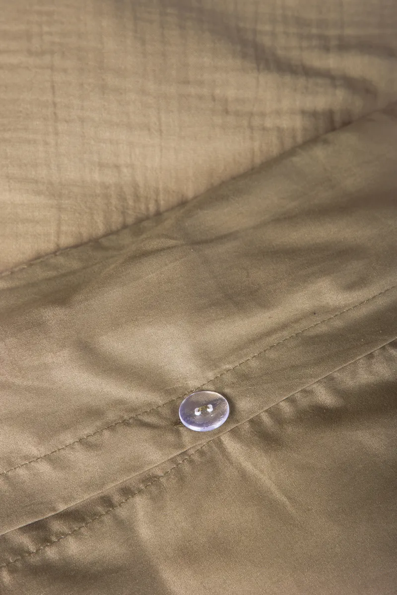 Mila Bettwäsche aus Crinkle-Baumwolle in 200 × 150 cm, Braun, im Wohnraum, Ansicht 3