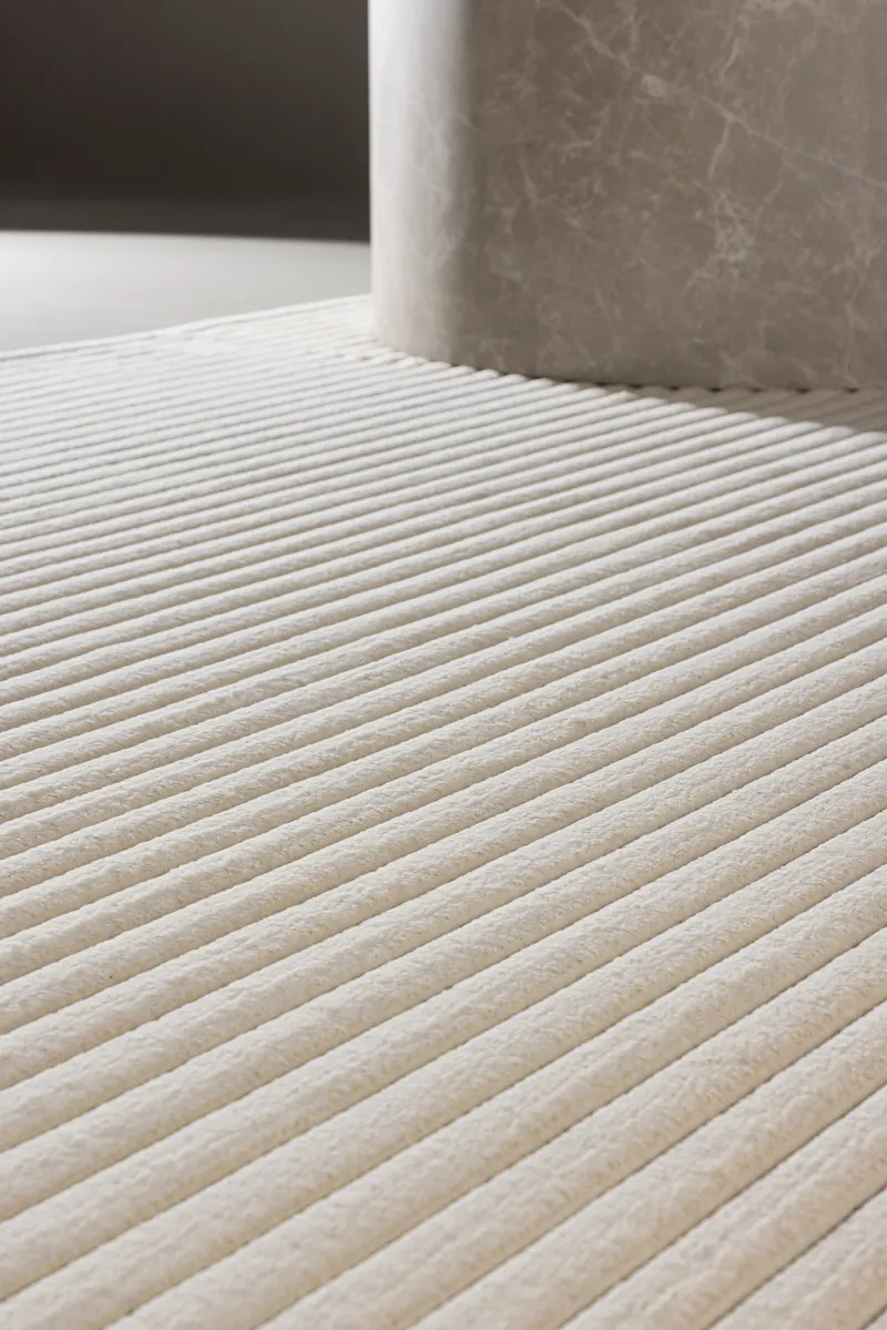 Miller Teppich mit feinen Längslinien in 230 × 160 cm, im Wohnraum, Ansicht 2