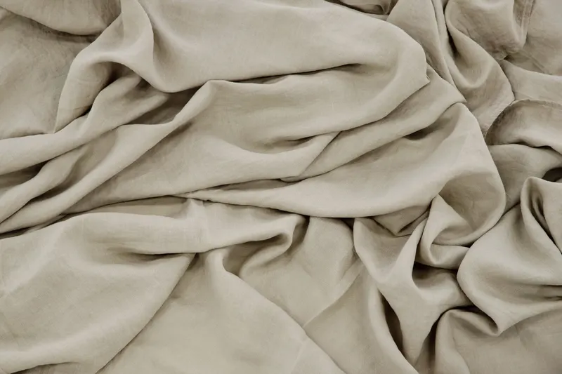 Milo Tagesdecke in Leinenoptik in 180 × 260 cm, Beige, im Wohnraum, Ansicht 5
