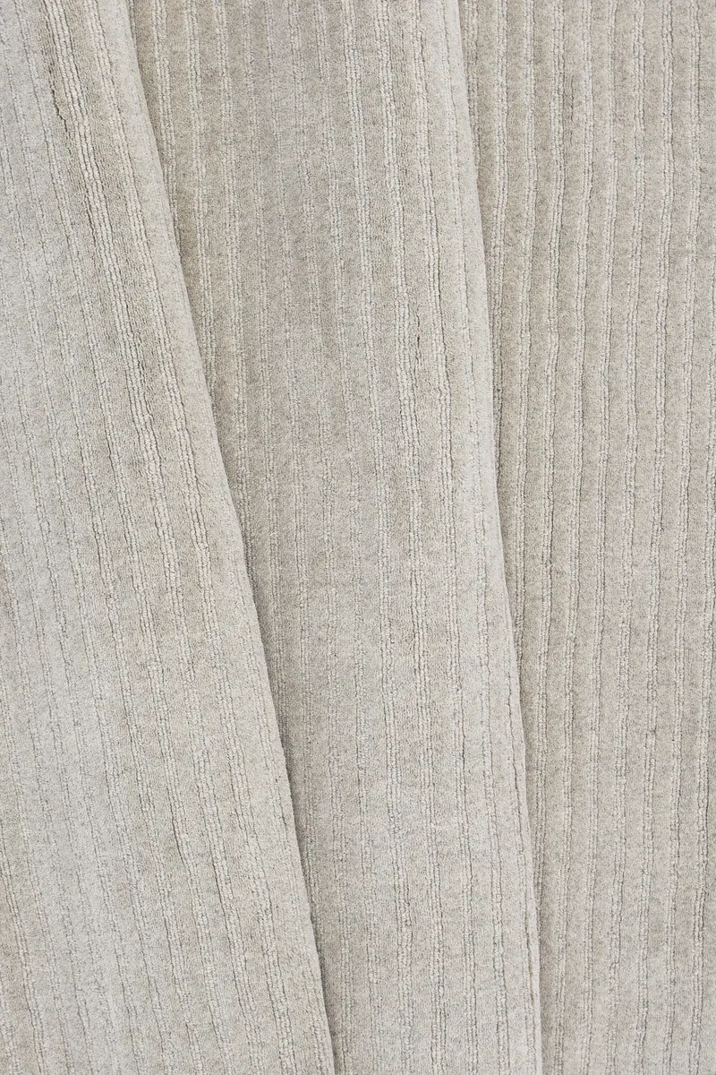 Milton Wollteppich mit Rippenstruktur in 230 × 160 cm, Hellgrau, im Wohnraum, Ansicht 3