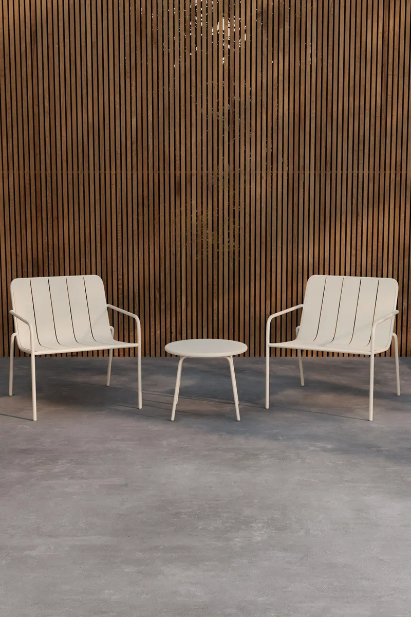 Minos Gartenlounge aus Stahl mit rundem Tisch, im Wohnraum
