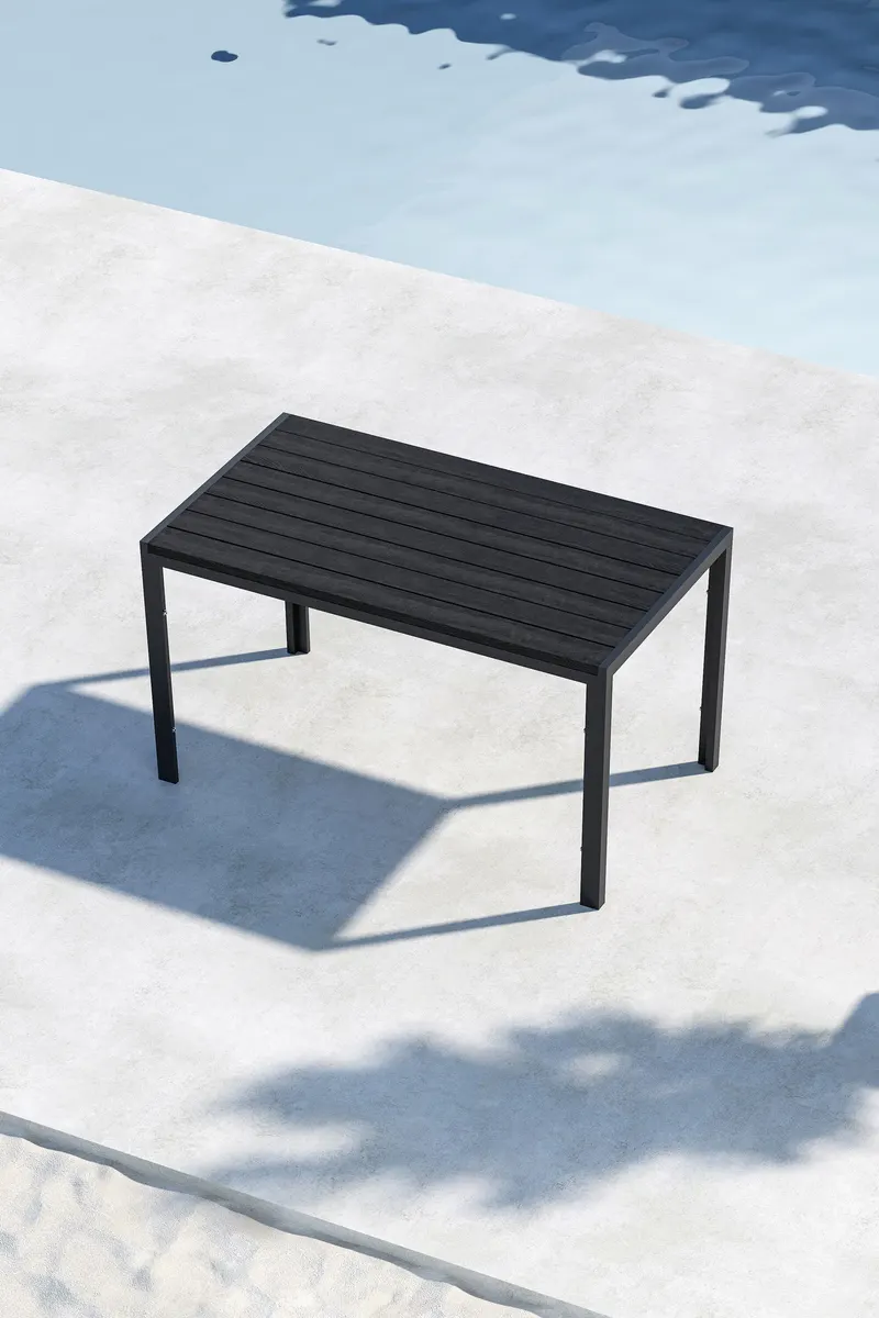 Mirko rechteckiger Gartentisch aus Aluminium in 140 × 80 cm, Schwarz, im Wohnraum, Ansicht 1
