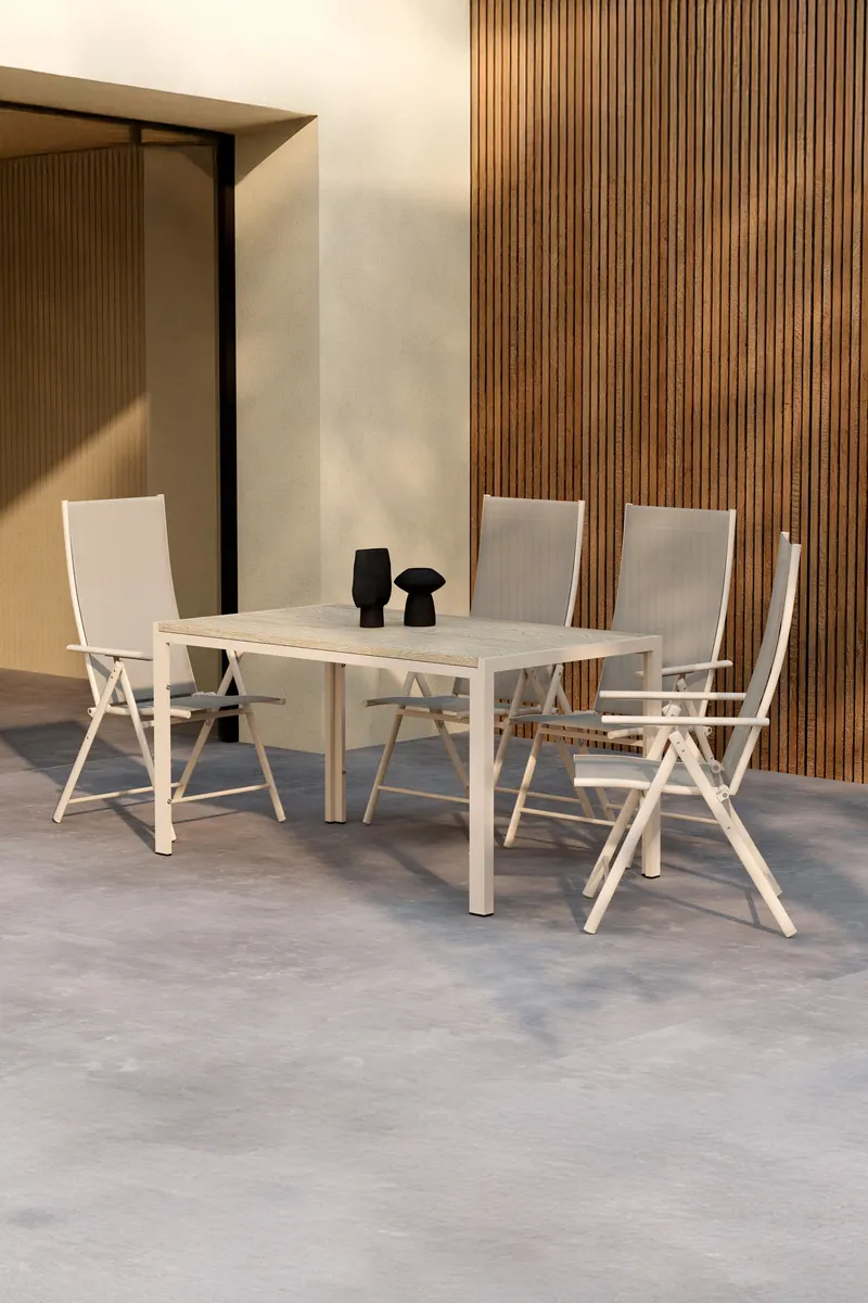 Mirko & Levanzo Gartenmöbel-Set mit rechteckigem Tisch und 4 Klappstühlen, im Wohnraum, Ansicht 3