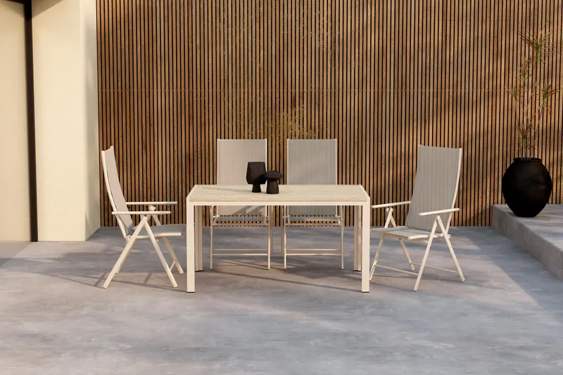 Mirko & Levanzo Gartenmöbel-Set mit rechteckigem Tisch und 4 Klappstühlen, im Wohnraum, Ansicht 4