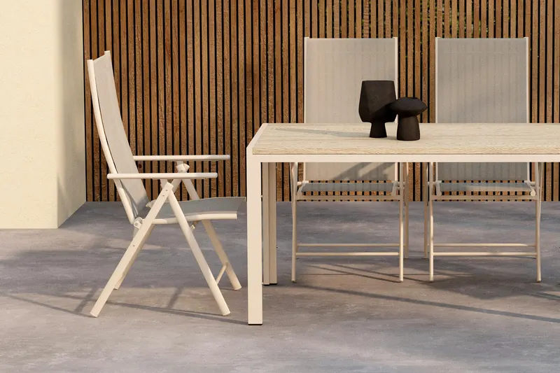 Mirko & Levanzo Gartenmöbel-Set mit rechteckigem Tisch und 4 Klappstühlen, im Wohnraum, Ansicht 5