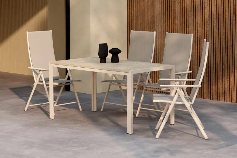 Mirko & Levanzo Gartenmöbel-Set mit rechteckigem Tisch und 4 Klappstühlen, im Wohnraum, Ansicht 6