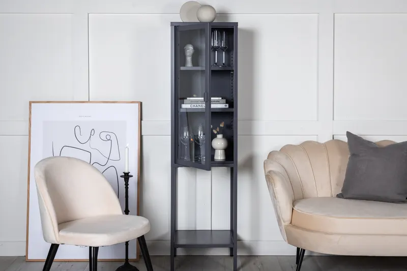 Misha Sideboard aus Stahl in 35 × 150 × 41 cm, Grau, im Wohnraum, Ansicht 1
