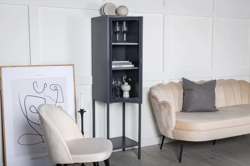 Misha Sideboard aus Stahl in 35 × 150 × 41 cm, Grau, im Wohnraum, Ansicht 2