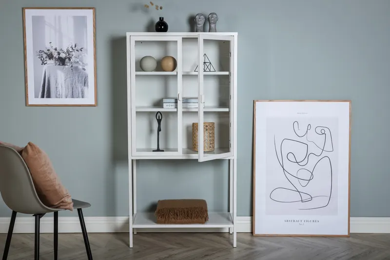Misha Sideboard aus Stahl in 35 × 150 × 75 cm, Weiß, im Wohnraum, Ansicht 1