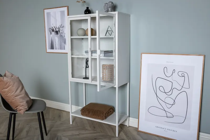 Misha Sideboard aus Stahl in 35 × 150 × 75 cm, Weiß, im Wohnraum, Ansicht 2