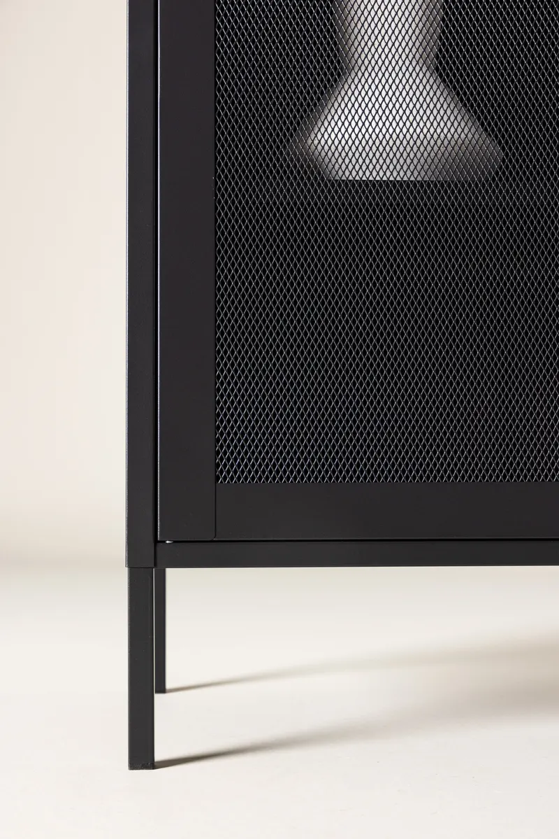 Misha Sideboard aus Stahl in 40 × 101,5 × 80 cm, Schwarz, im Wohnraum, Ansicht 4