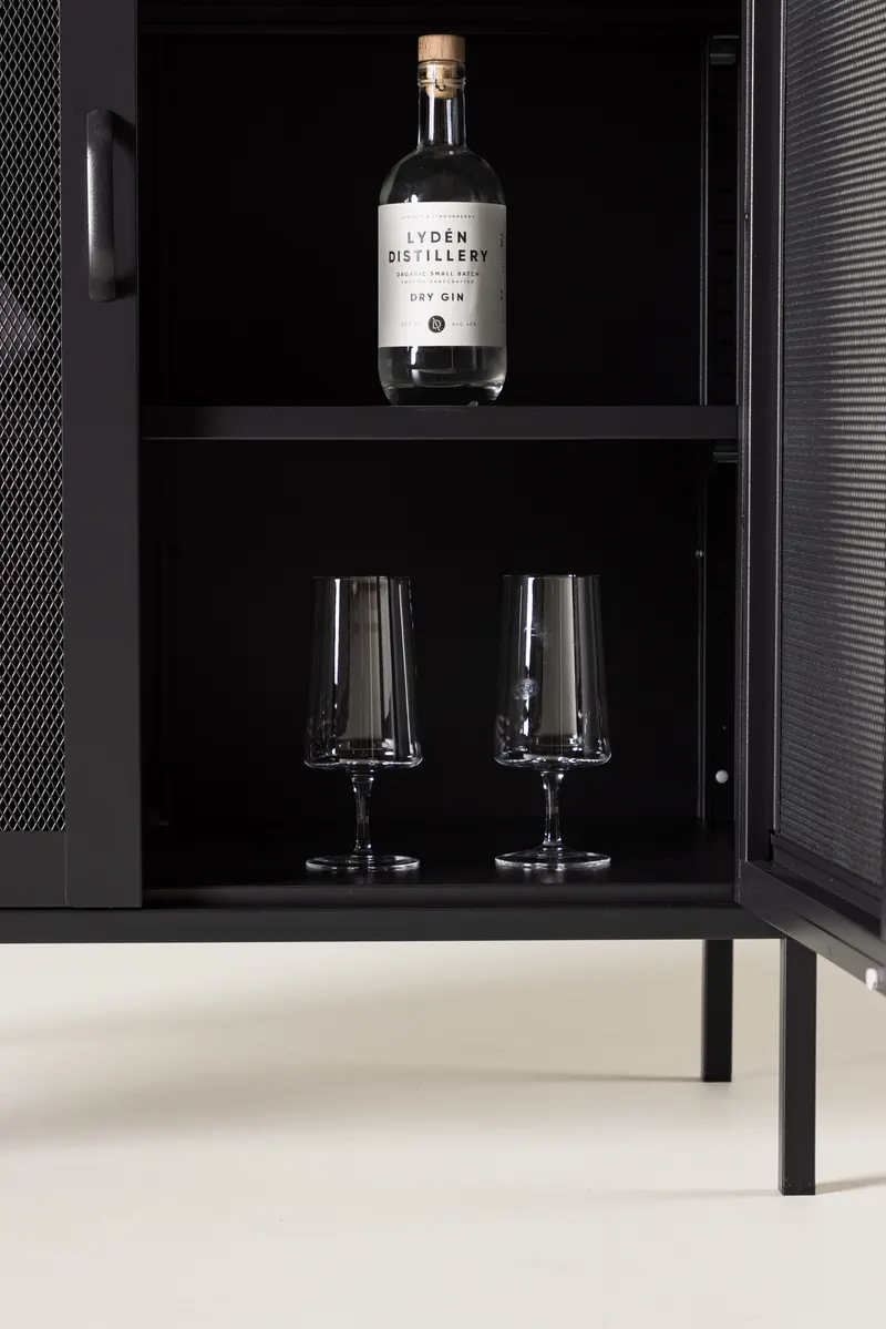 Misha Sideboard aus Stahl in 40 × 101,5 × 80 cm, Schwarz, im Wohnraum, Ansicht 2