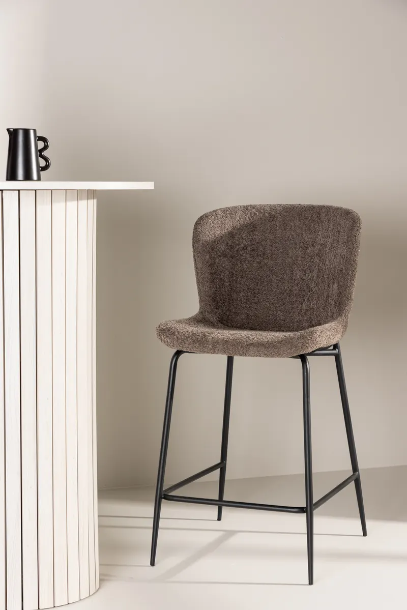 Modesto Barhocker mit Lehne in Bouclé, im Wohnraum, Ansicht 1