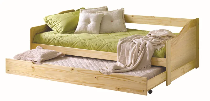 Bett aus massiver Kiefer, natur lackiert, Ansicht 3