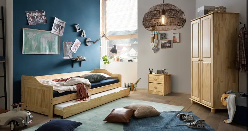 Kommode aus Kiefer massiv, natur lackiert, Ansicht 4