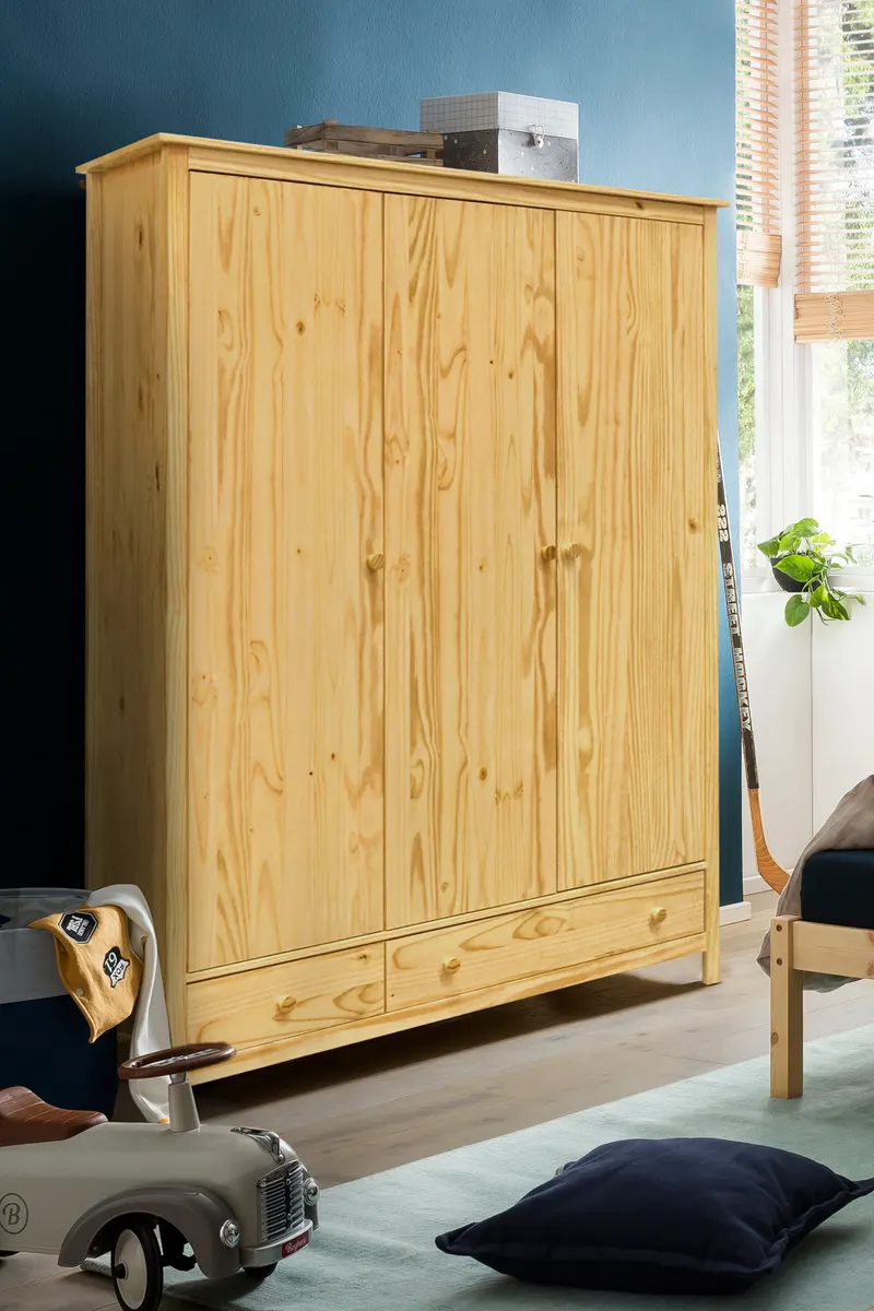 Kleiderschrank aus massiver Kiefer, natur lackiert, Ansicht 3