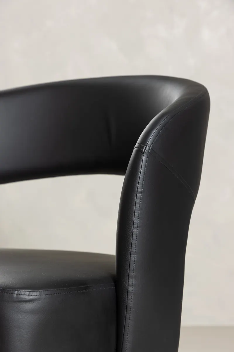 Mundo Sessel aus Kunstleder, im Wohnraum, Ansicht 2
