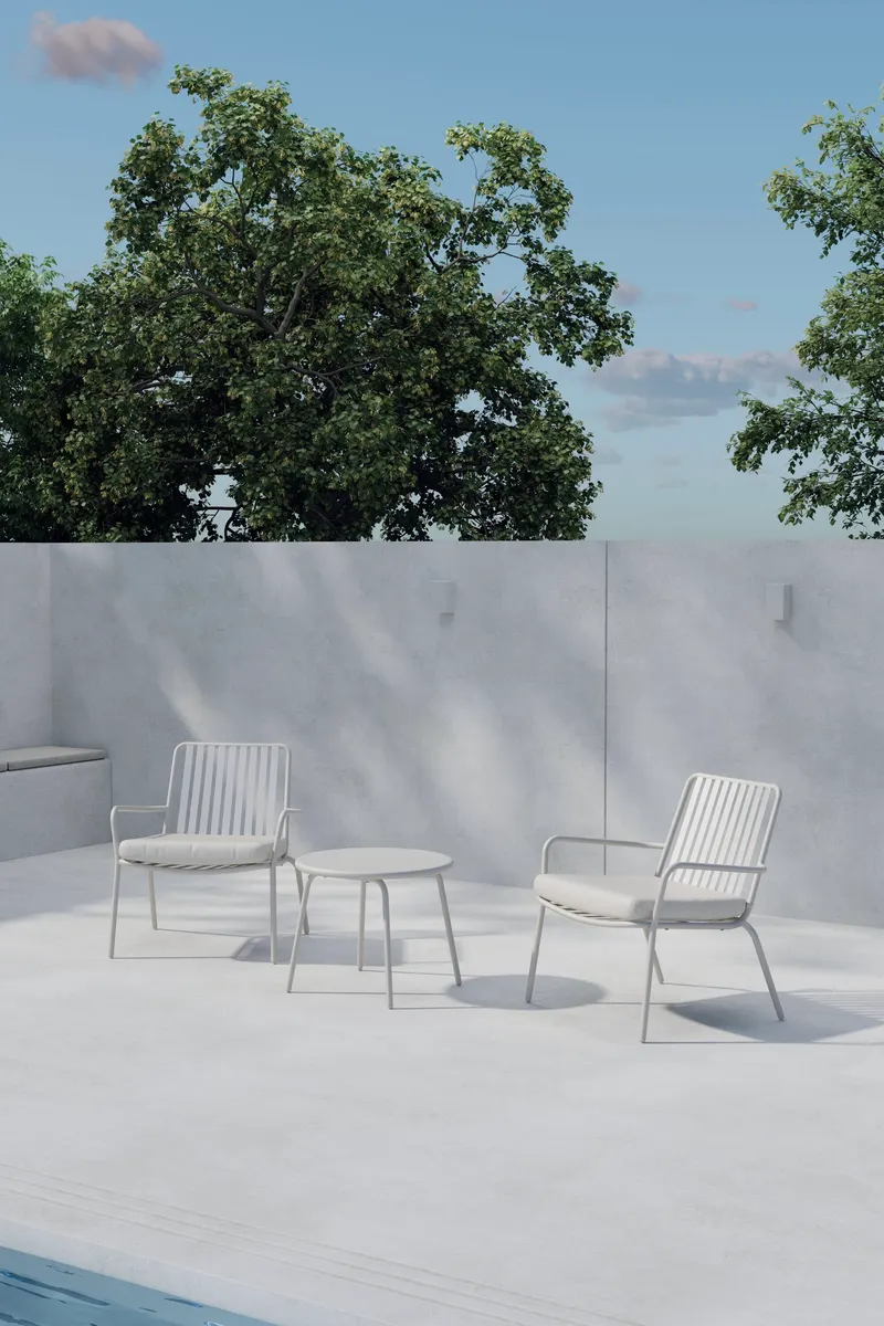 Mykonos Gartenlounge mit zwei Sesseln und rundem Tisch in Beige, im Wohnraum