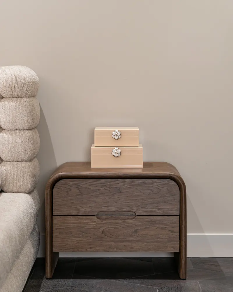 Nachttisch Bedford, Braun von Richmond Interiors, Wohnbeispiel 5, im Wohnraum