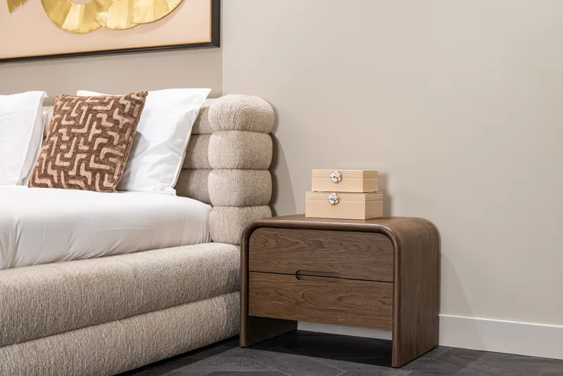 Nachttisch Bedford, Braun von Richmond Interiors, Wohnbeispiel 8, im Wohnraum