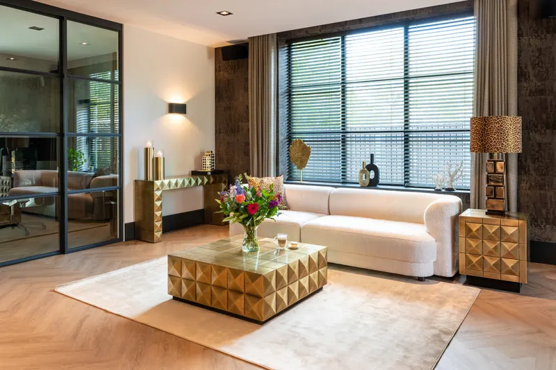 Couchtisch Collada, Goldfarben, gebürstet von Richmond Interiors, Wohnbeispiel 8, im Wohnraum