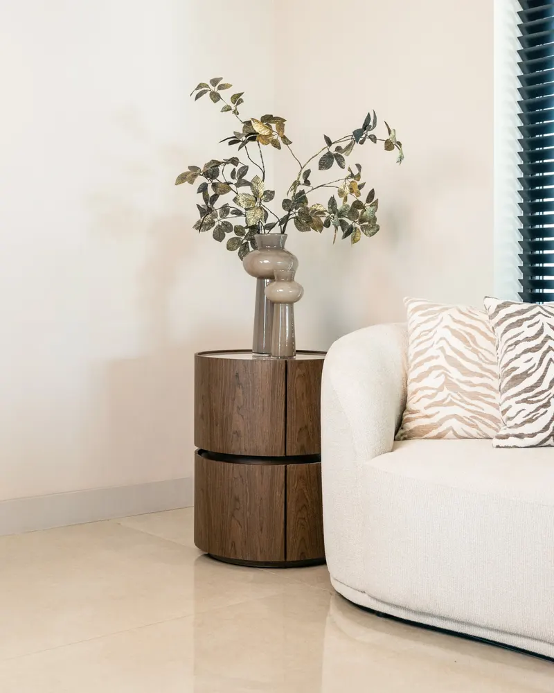 Nachttisch Ellery, Braun von Richmond Interiors, Wohnbeispiel 5, im Wohnraum