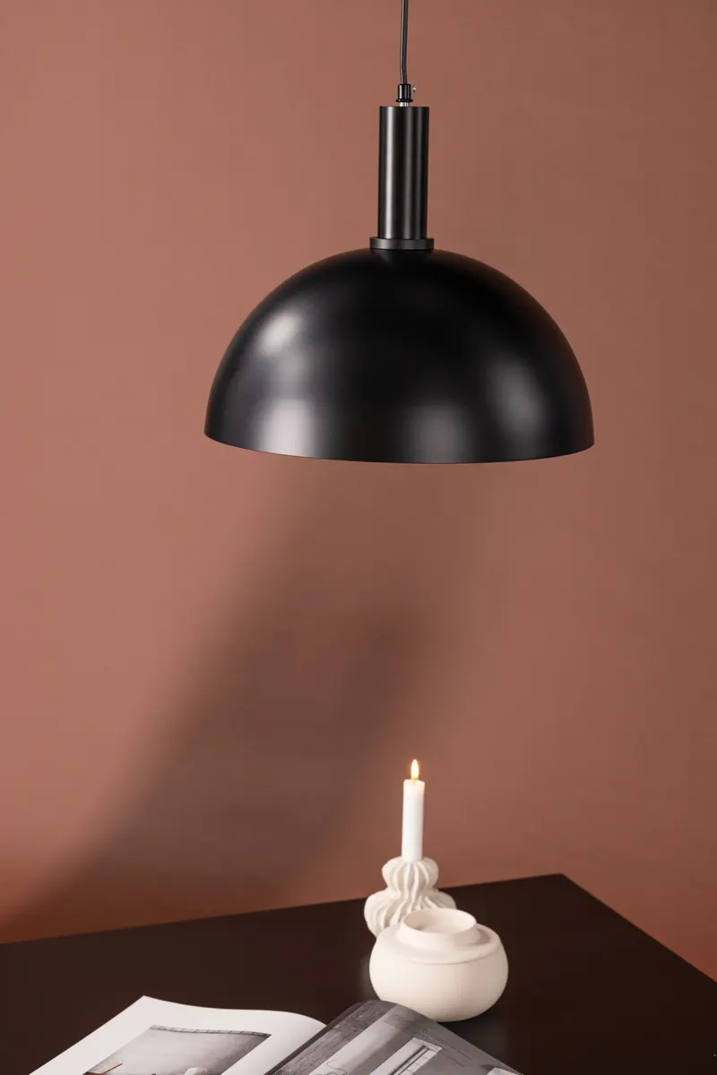 Narbonne Pendelleuchte mit Kuppelschirm aus Eisen in 35 × 28 × 35 cm, im Wohnraum, Ansicht 2