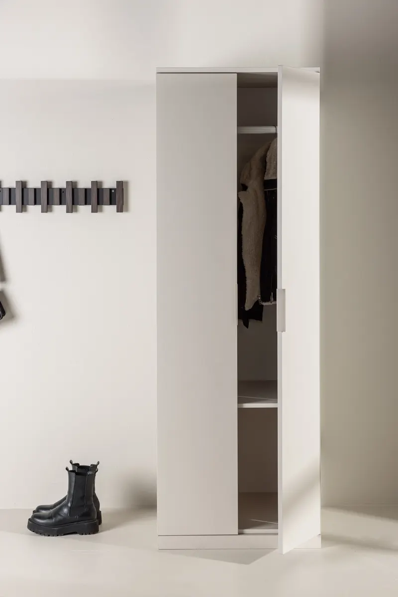 Nice schmaler Kleiderschrank mit zwei Türen, im Wohnraum, Ansicht 1