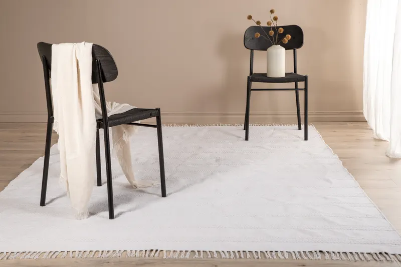Nico handgewebter Baumwollteppich mit Fransen in 230 × 160 cm, Cremeweiß, im Wohnraum, Ansicht 3