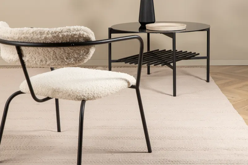 Nico handgewebter Baumwollteppich mit Fransen in 230 × 160 cm, Beige, im Wohnraum, Ansicht 3