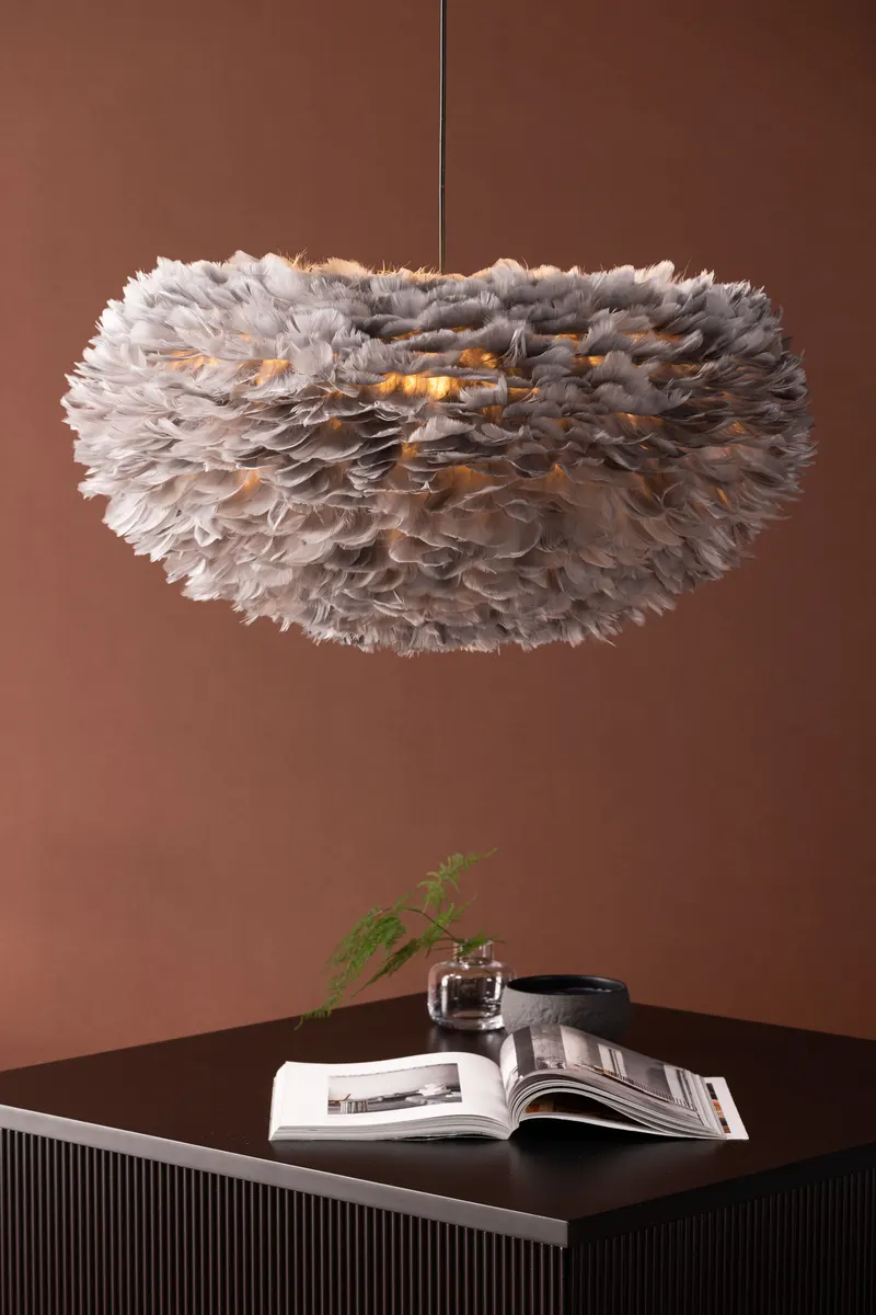 Nicola Hängelampe mit Federschirm in 75 × 36 × 75 cm, Grau, im Wohnraum, Ansicht 2