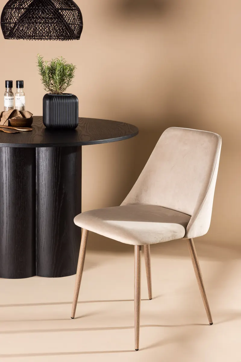 Night gepolsterter Esszimmerstuhl in Beige, Gestell Walnuss, Polyester-Samt, im Wohnraum, Ansicht 1