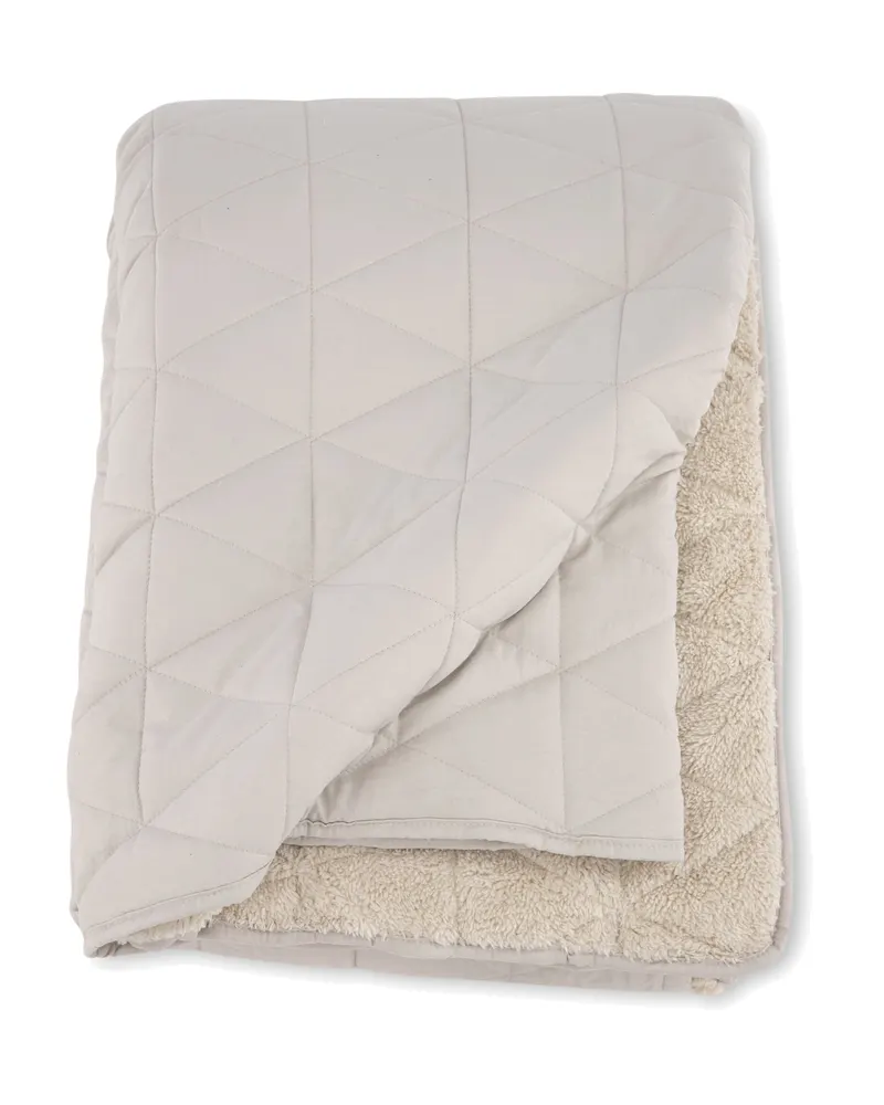Nilla Wende-Tagesdecke mit Steppseite und Sherpa-Seite in 150 × 250 cm, Beige, Ansicht 3