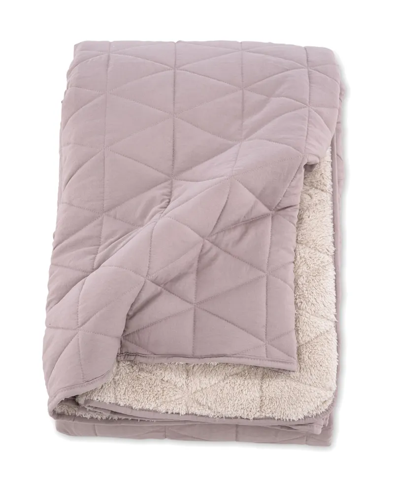 Nilla Wende-Tagesdecke mit Steppseite und Sherpa-Seite in 260 × 260 cm, Altrosa, Ansicht 3