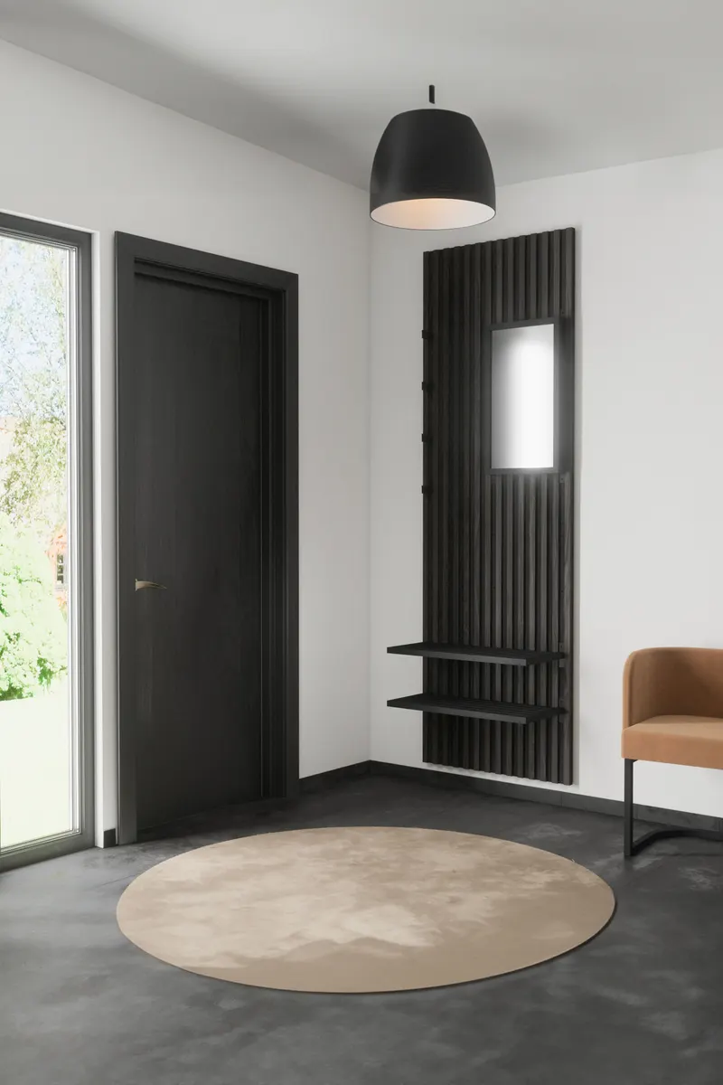 Nimes schmaler Wandspiegel mit Eisenrahmen, im Wohnraum, Ansicht 2