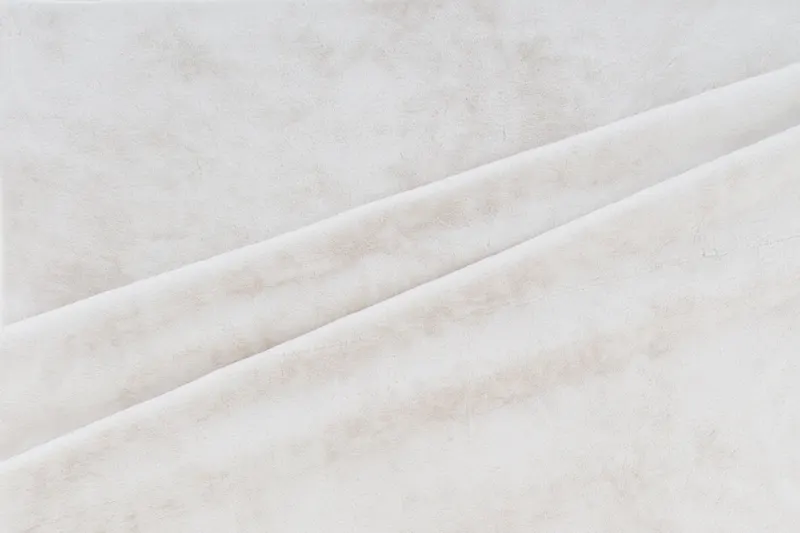 Nina Teppich rechteckig mit Schimmer in 230 × 160 cm, Weiß, im Wohnraum, Ansicht 1