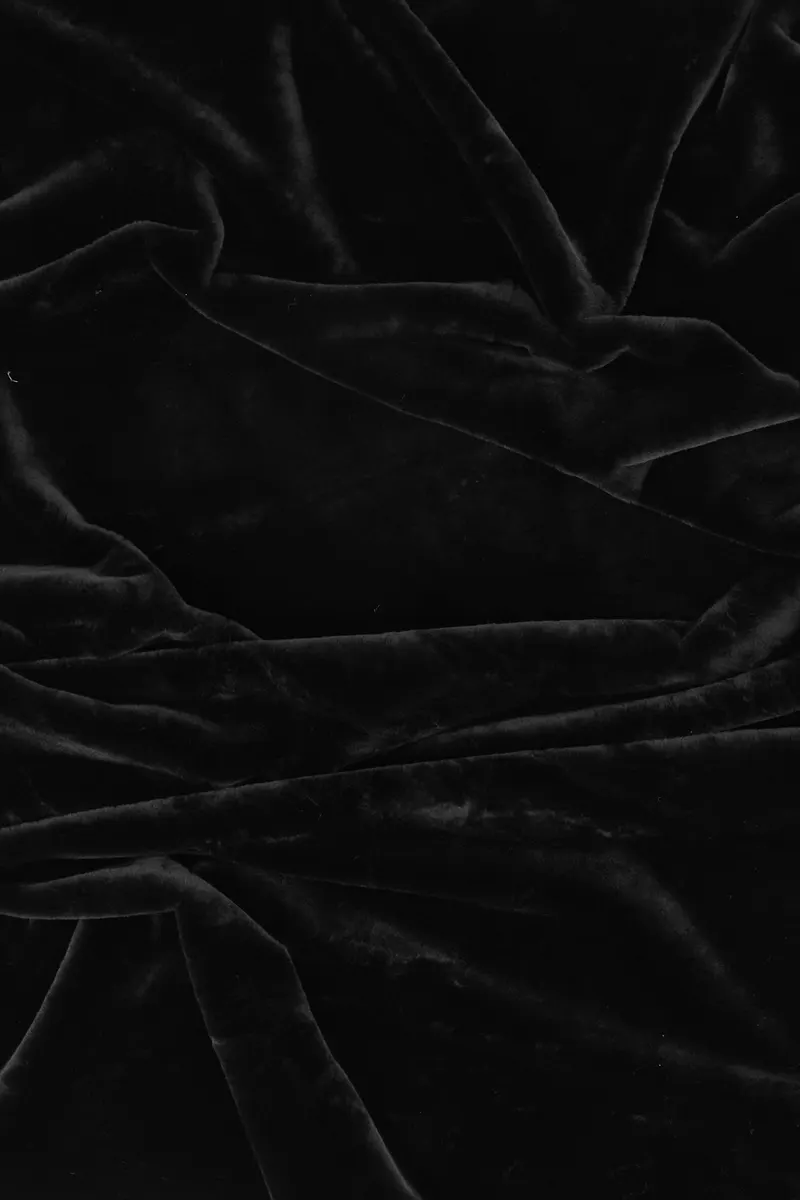 Nina Teppich rechteckig mit Schimmer in 230 × 160 cm, Schwarz, im Wohnraum, Ansicht 3