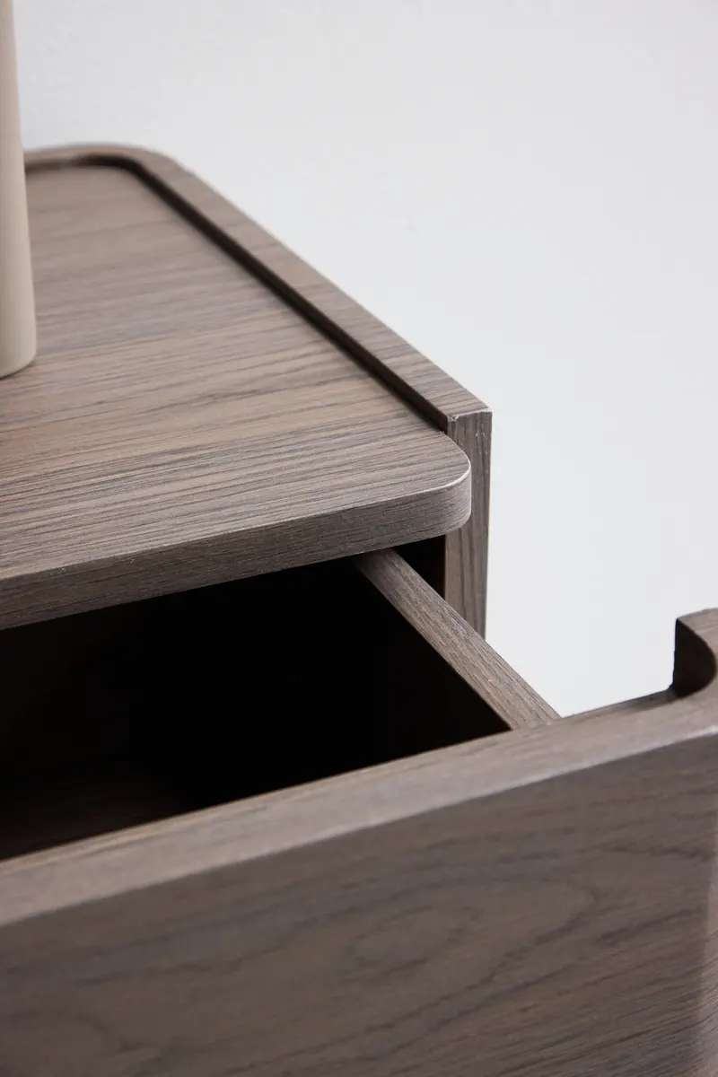 Noble Kommode mit gerundeten Seitenkanten in 35 × 100 × 55 cm, Mokka, im Wohnraum, Ansicht 4