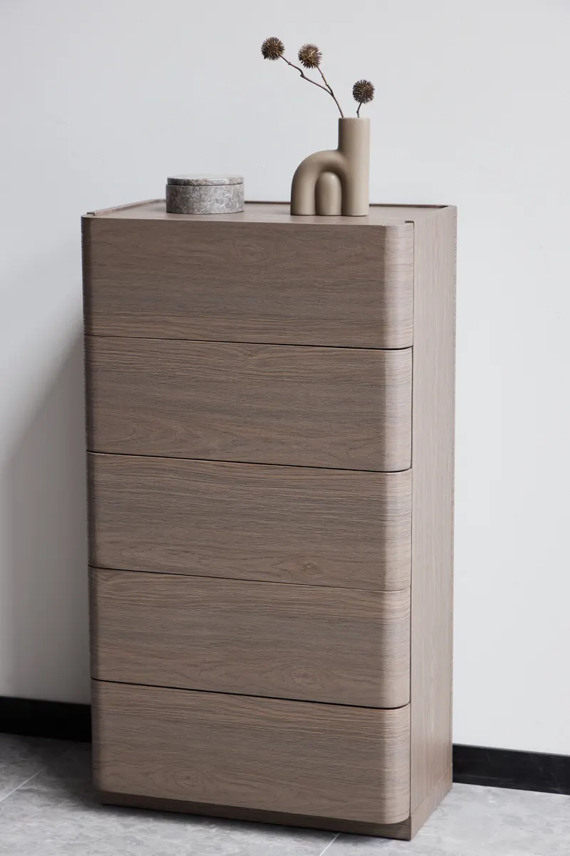 Noble Kommode mit gerundeten Seitenkanten in 35 × 100 × 55 cm, Mokka, im Wohnraum, Ansicht 2
