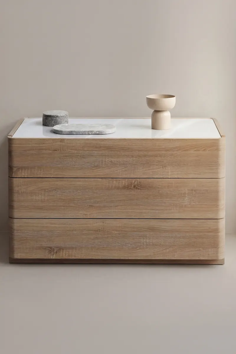Noble Kommode mit gerundeten Seitenkanten in 100 × 48 × 60 cm, Natur, im Wohnraum, Ansicht 1