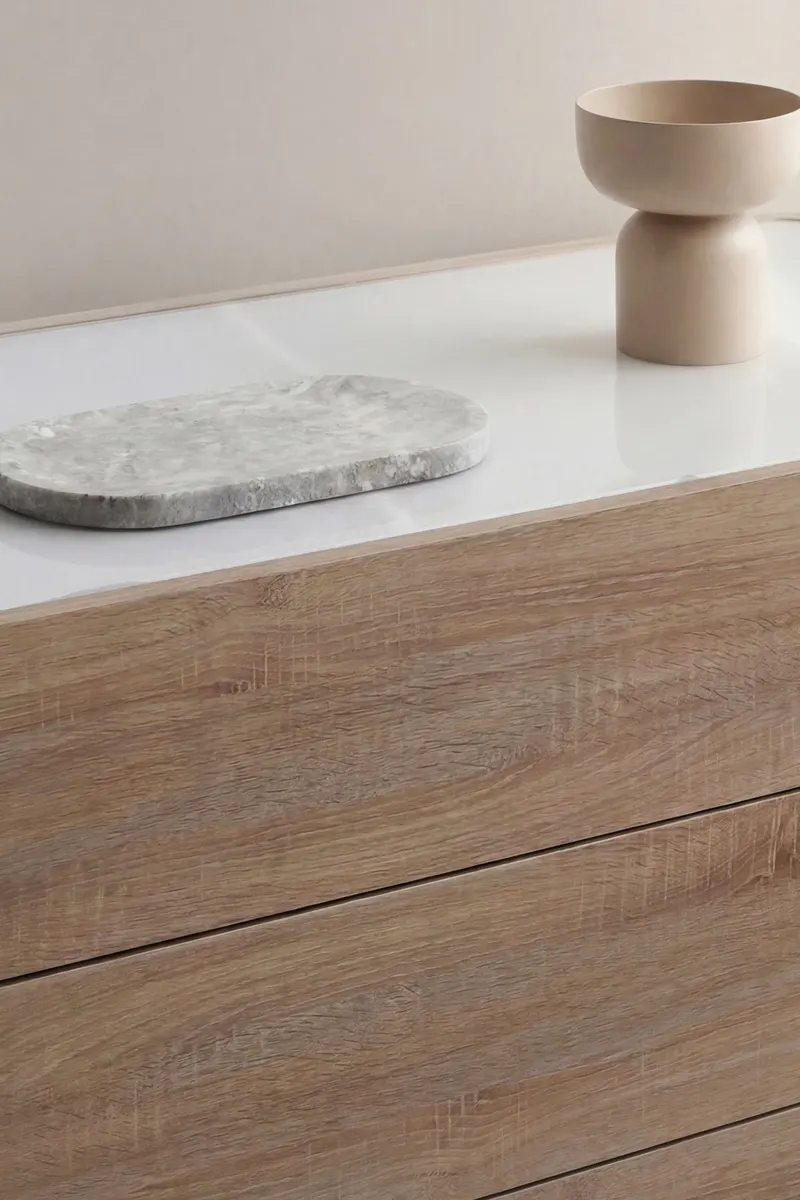 Noble Kommode mit gerundeten Seitenkanten in 100 × 48 × 60 cm, Natur, im Wohnraum, Ansicht 3