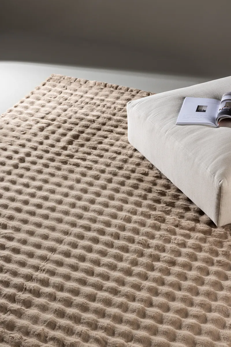 Novis Teppich mit Karostruktur in Beige, im Wohnraum, Ansicht 1